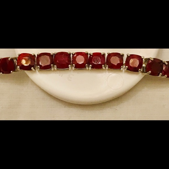 Gorgeous women’s 54 TCW ruby 7-inch bracelet - Picture 5 of 7